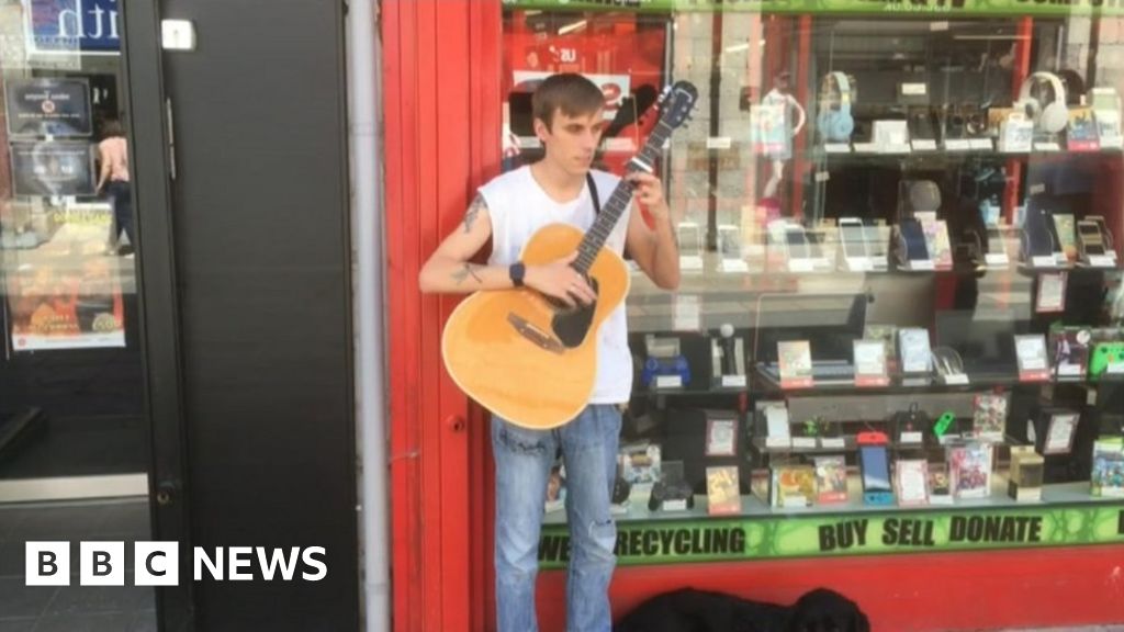 Blind busker Chris Chadwick 'humbled' by response to theft