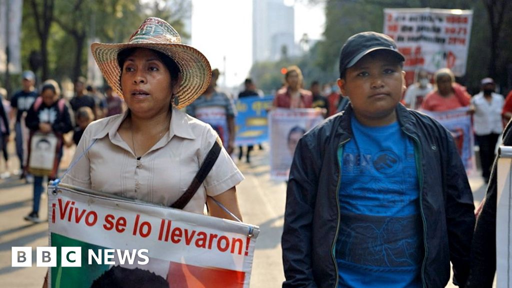 Близо десетилетие след като 43 студенти изчезнаха в Мексико семействата