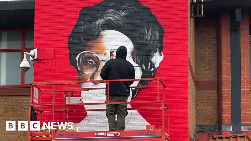 Betty Campbell: Mural To Honour Wales' First Black Head Teacher - BBC News