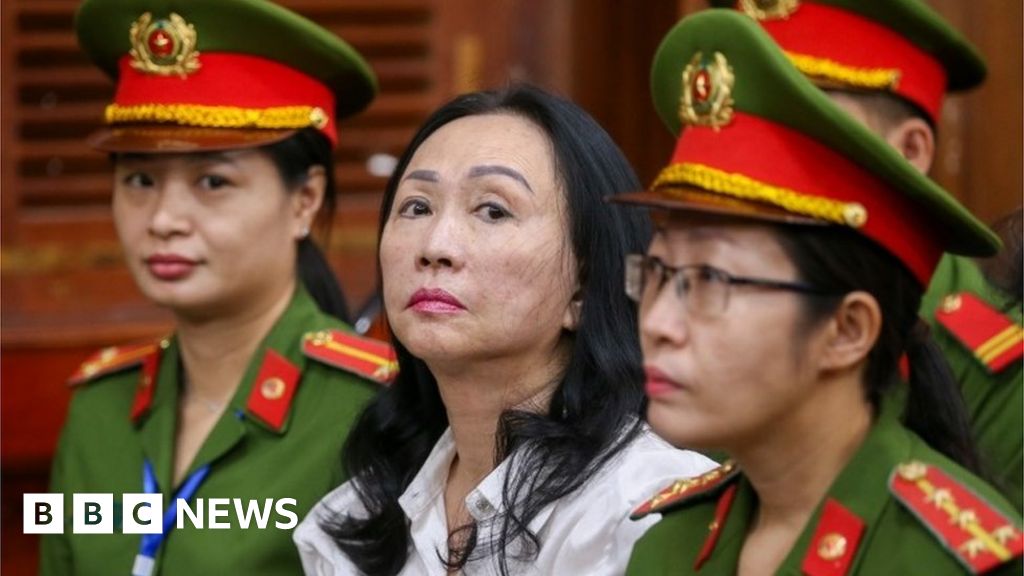 Truong My Lan: Vietnamese billionaire sentenced to