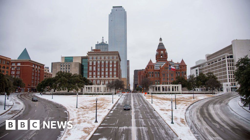 Dangerous ice storm sweeps parts of southern US