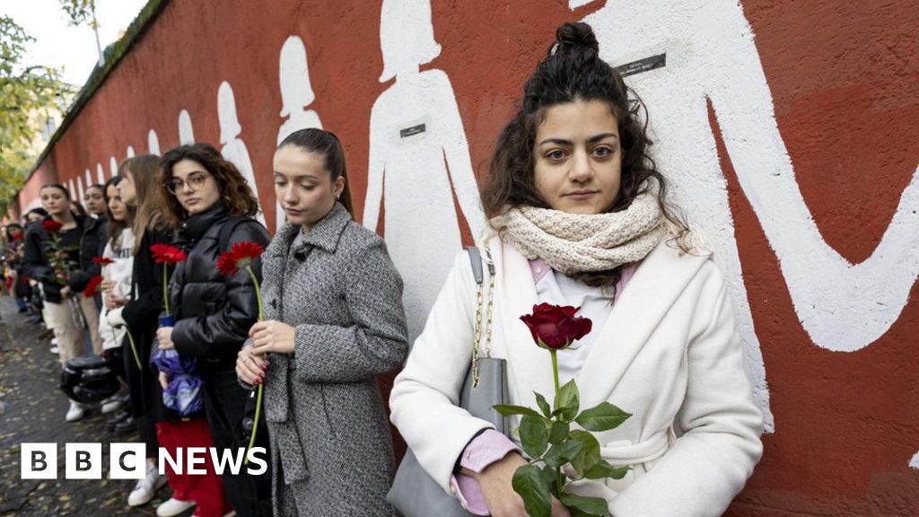 Джулия Чекетин: Погребението на убитата италианка е посетено от хиляди