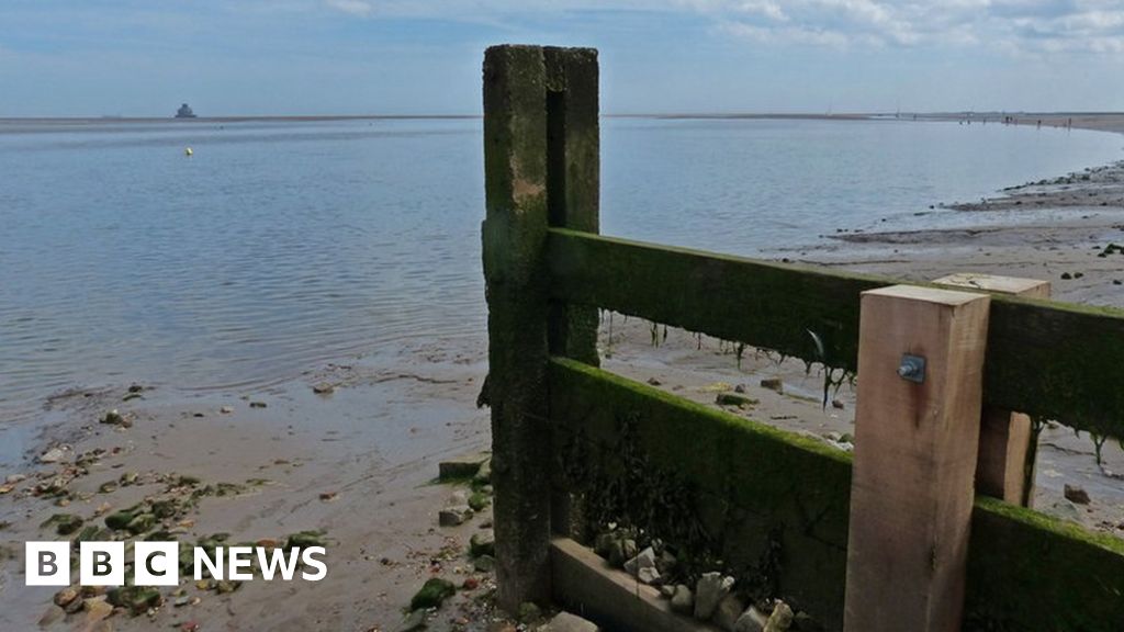 Humberston Fitties Man dies after getting into difficulty in sea