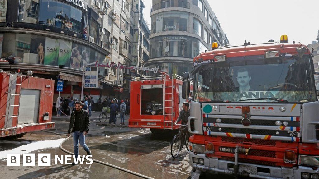 Syria shopping centre blaze kills 11