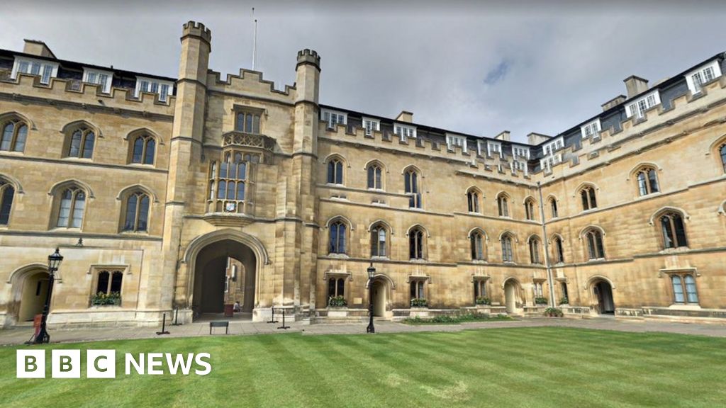 Cambridge University to fund studentships for refugees ...