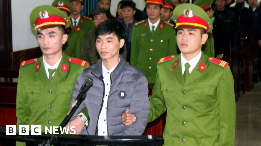 Vietnamese blogger jailed for environmental reports - BBC News
