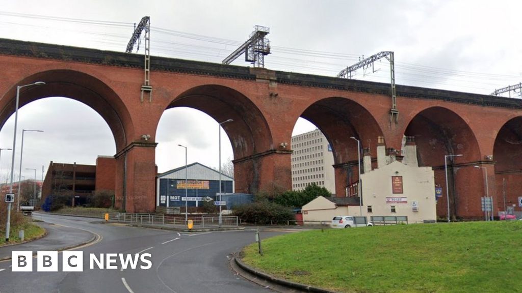 Stockport's historic viaduct set for repairs after safety fears BBC News