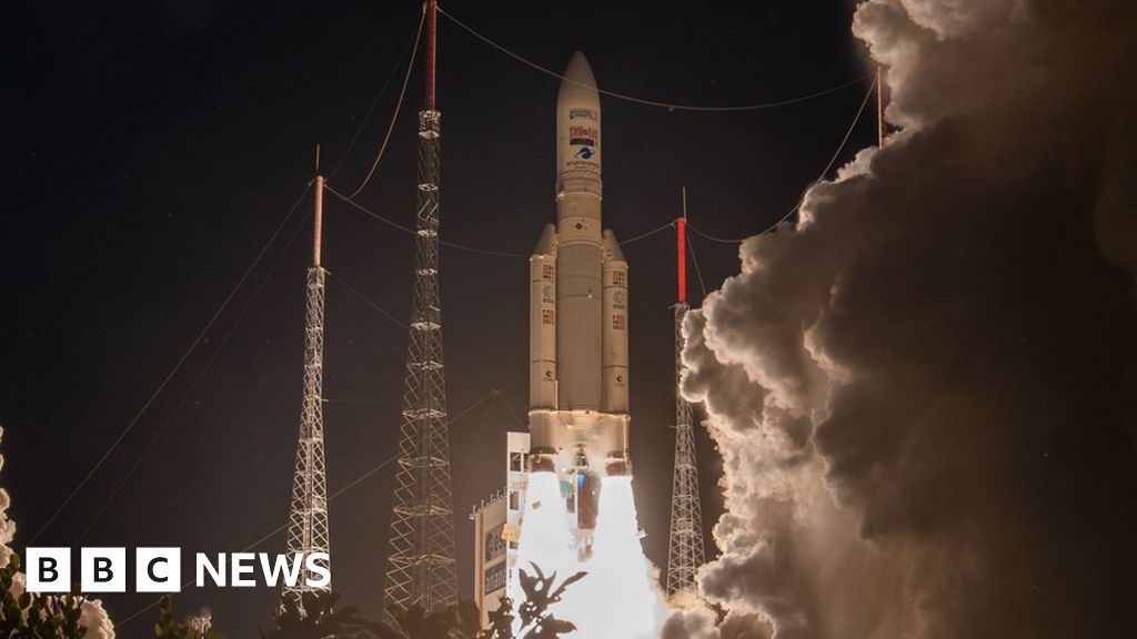Eine europäische Ariane-5-Rakete vollendet den finalen Start