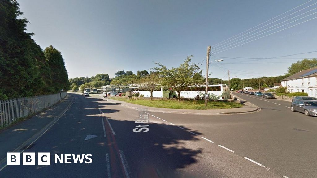 Man Dies As Car Crashes Into Tree In Par Bbc News