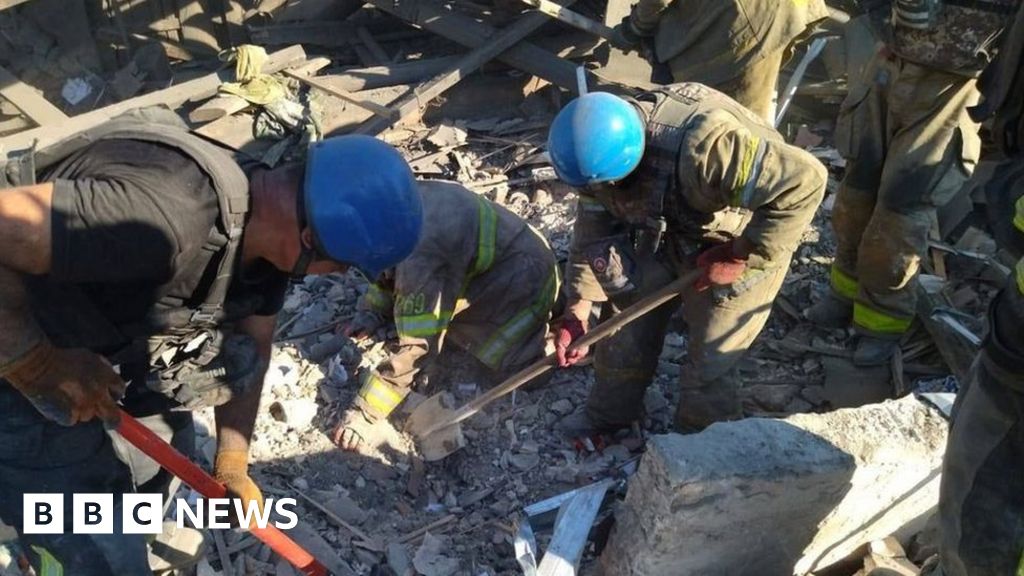 Ukraine war: Shelling kills six in eastern town