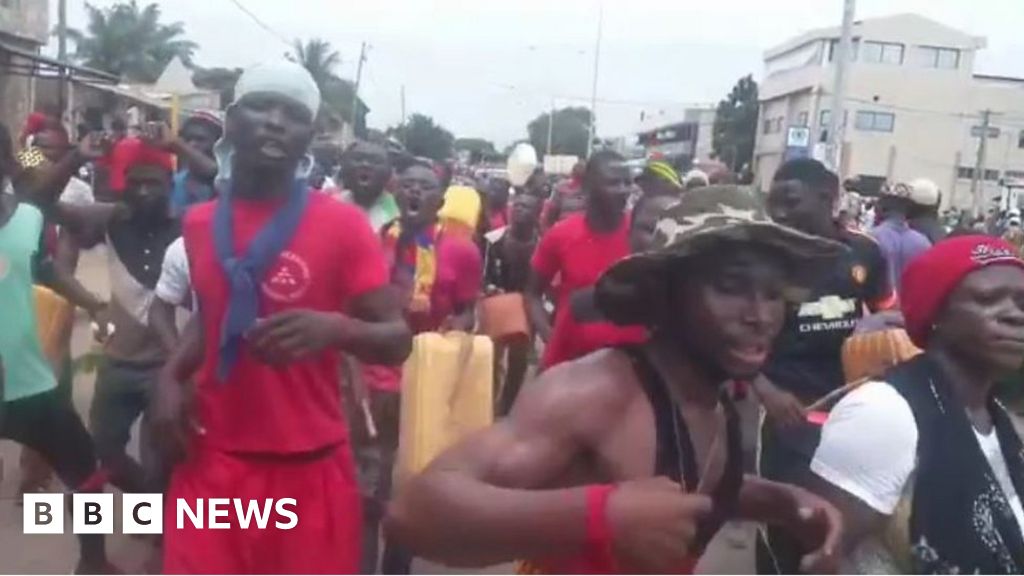 Togo Protesters Return To Streets Of Lome Bbc News