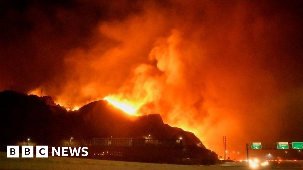 Saddleridge fire: Wind gusts fuel wildfires near Los Angeles