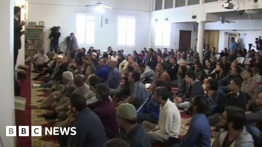 Shock at San Bernardino attacker's former mosque BBC News(00)