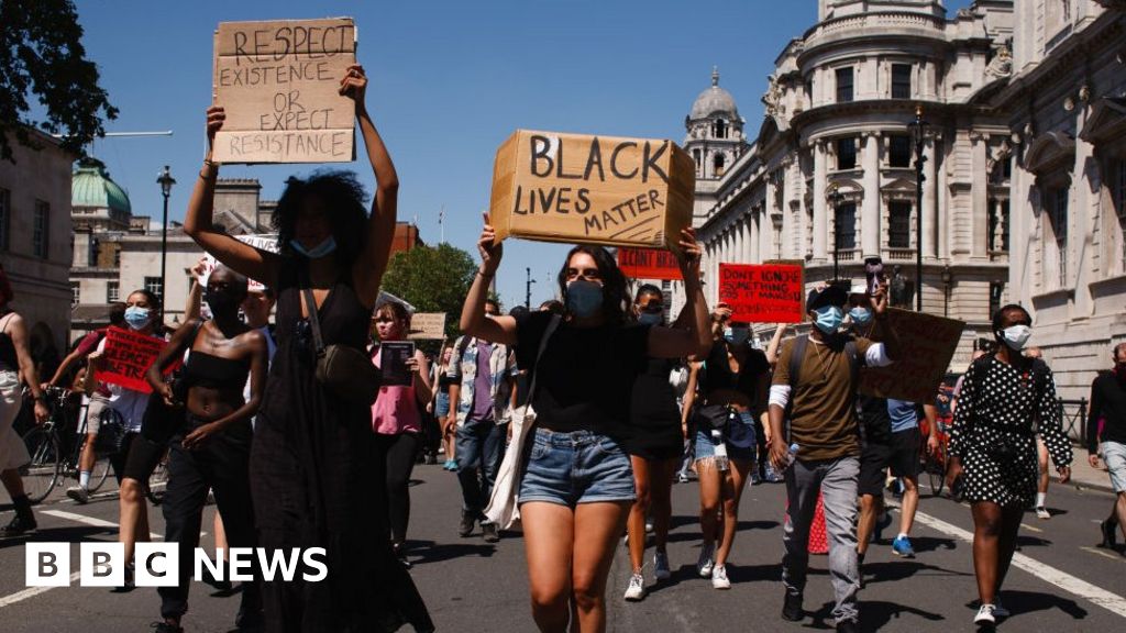 Ethnic Minorities Feel Uk Police Are Racially Biased Report Says