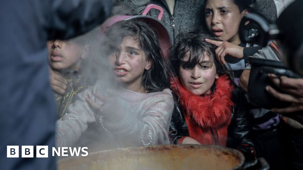 Жители Газы находятся в режиме выживания с холодными ночами и продовольственными пайками