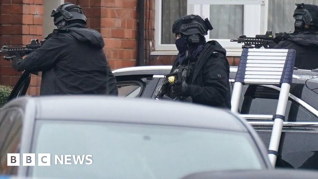 Armed stand-off forcing Coventry businesses to close doors