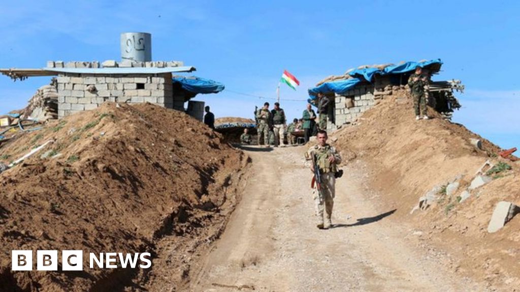 Iraq's 1,000km trench 'to repel suicide bombers' BBC News