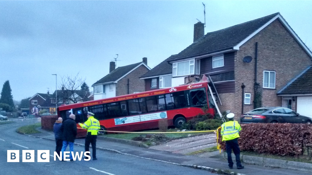 Driver Of Bus Which Struck High Wycombe House 'has Good Record' - BBC News