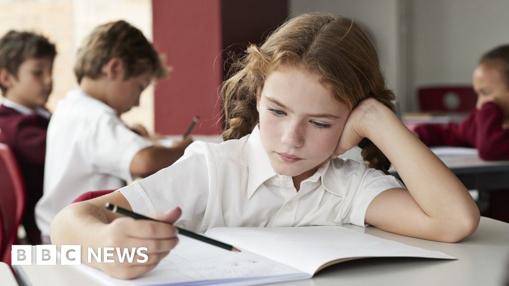 Coronavirus: Can my child go to school with a cold?