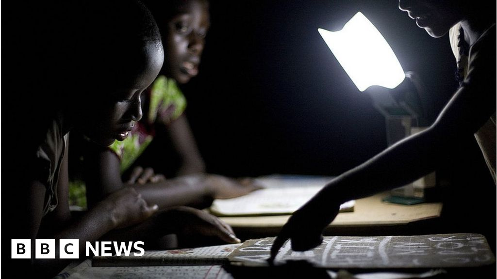 Повечето части на Гана са потънали в мрак поради липса