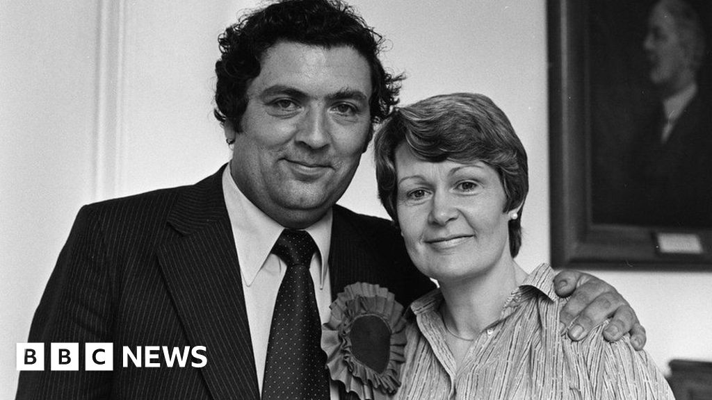 John Hume Musical on SDLP founder's life awarded grant BBC News