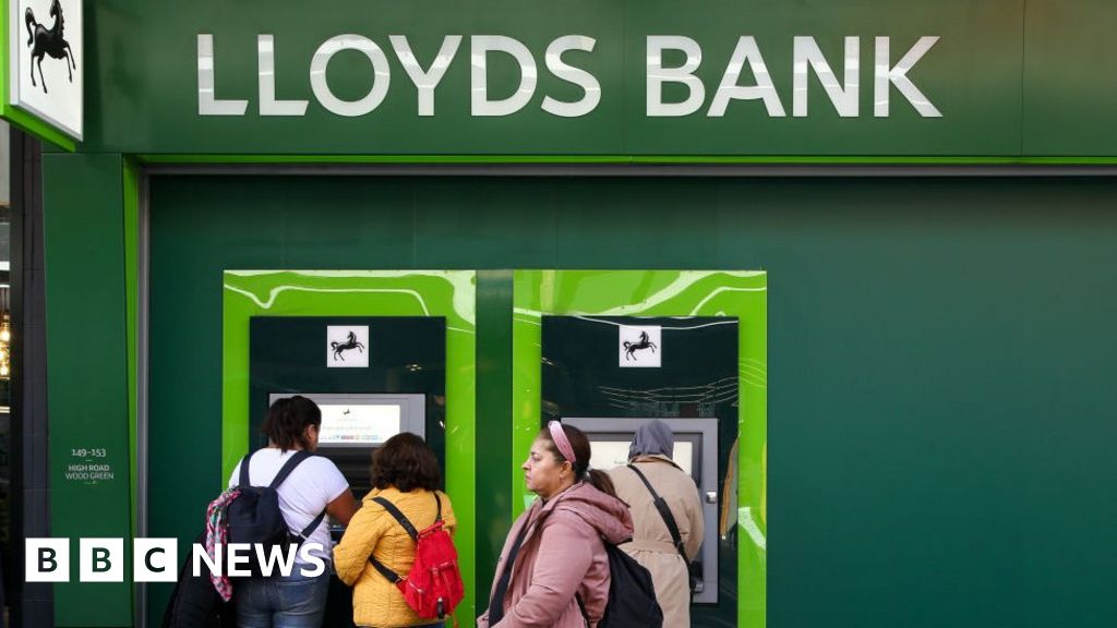 Lloyds sets aside £450m for motor finance probe