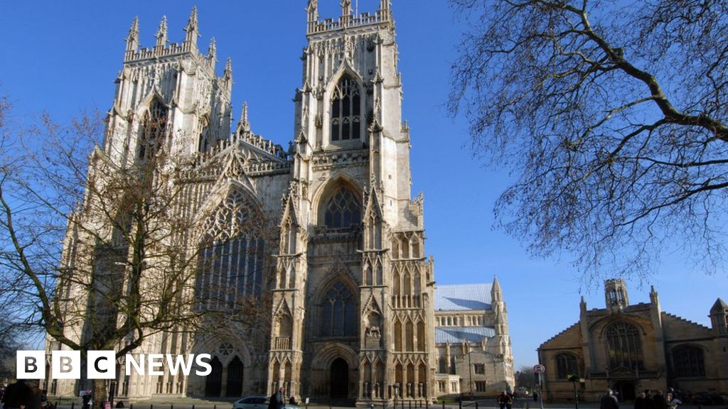 York Minster bells rung for first time since sackings - BBC News