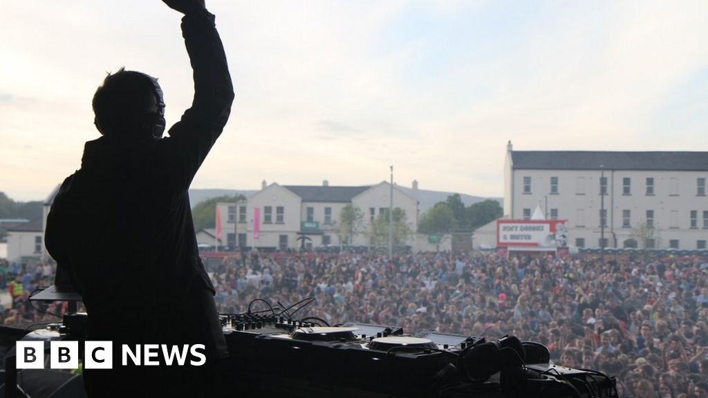 derry-gigs-given-ebrington-square-go-ahead-after-legal-threat