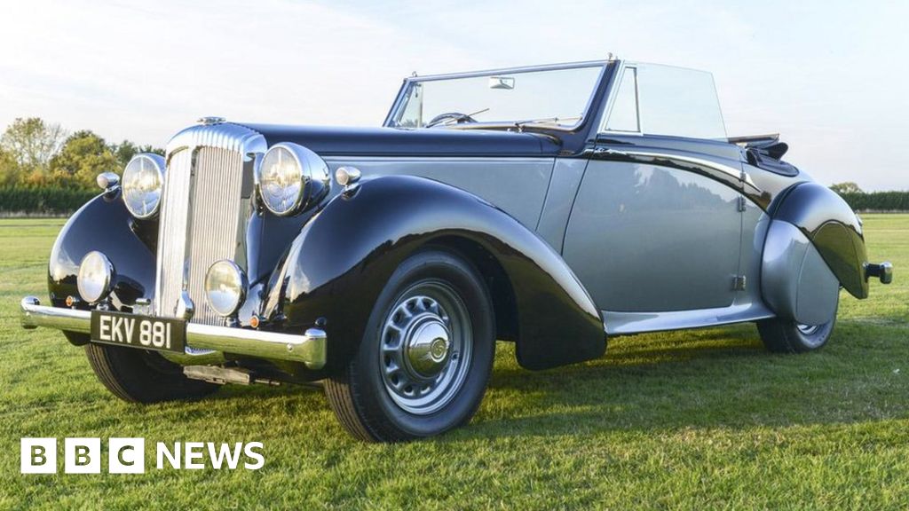Classic car used by Winston Churchill to be auctioned - BBC News