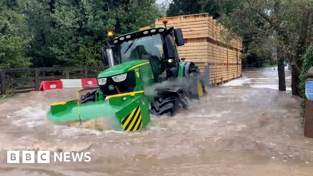 Rufford Ford: Tractor Flood Video Prompts Police Investigation - BBC News