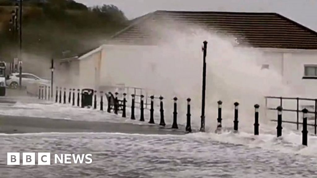 Storm Brendan: Northern Ireland Weather Update - BBC News