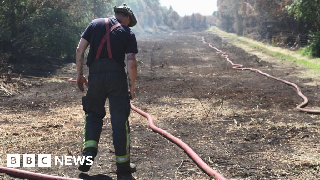 Hatfield Moors blaze near Doncaster still burning after 10 days BBC News