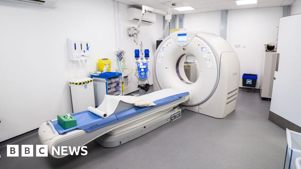 Kidderminster Hospital gets new diagnostic facility - BBC News