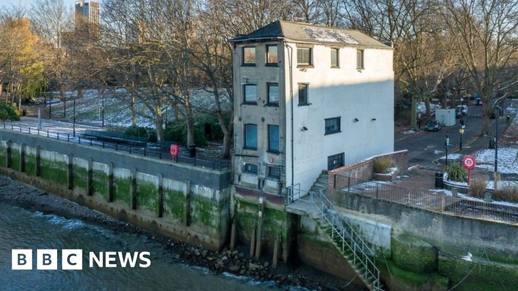 'Leaning tower of Rotherhithe' sold for £1. 5m