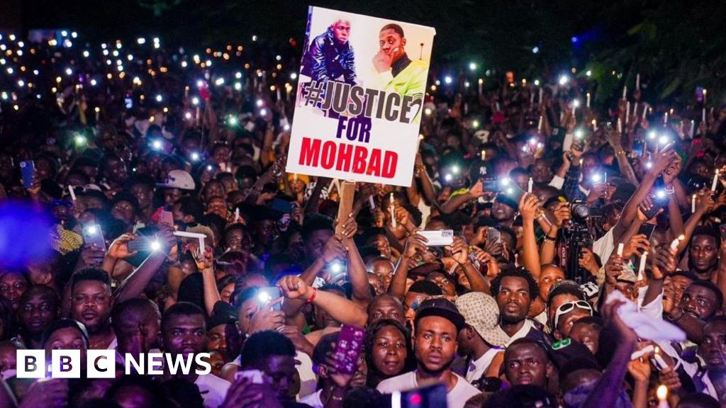 Феновете, скърбящи за афробийт звездата MohBad, бяха подложени на сълзотворен