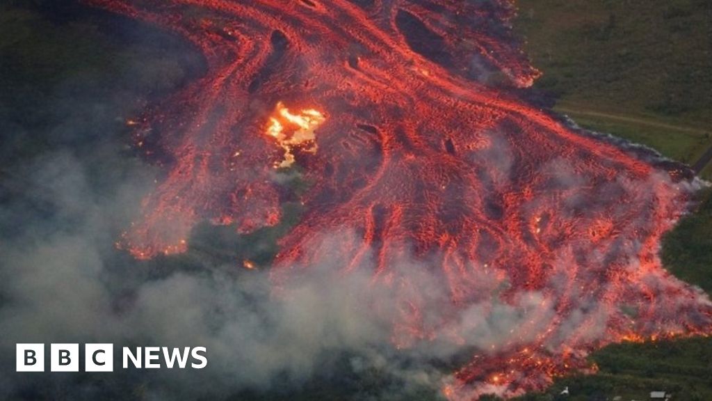 Eruptions from Hawaii's Kilauea volcano threaten escape route BBC News