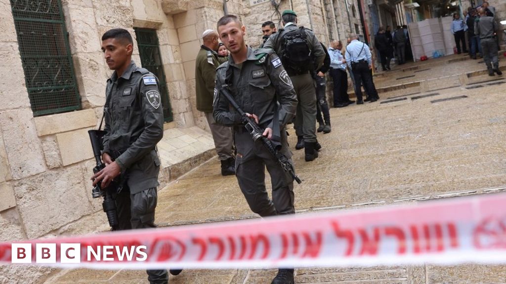 Jerusalem shooting: Gunman kills one and wounds three in Old City