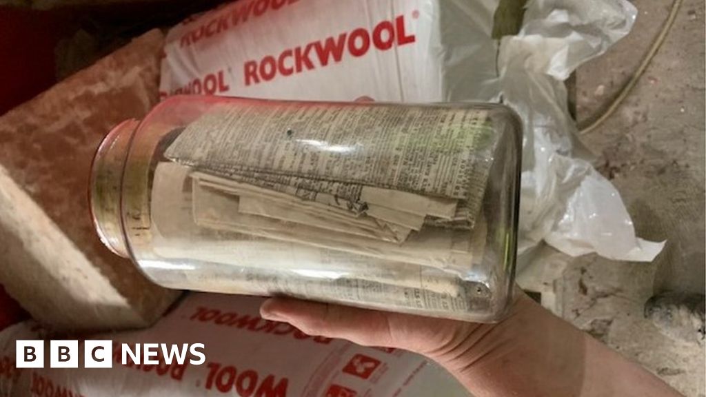 Jewish time capsule from 1870s found in Manchester synagogue