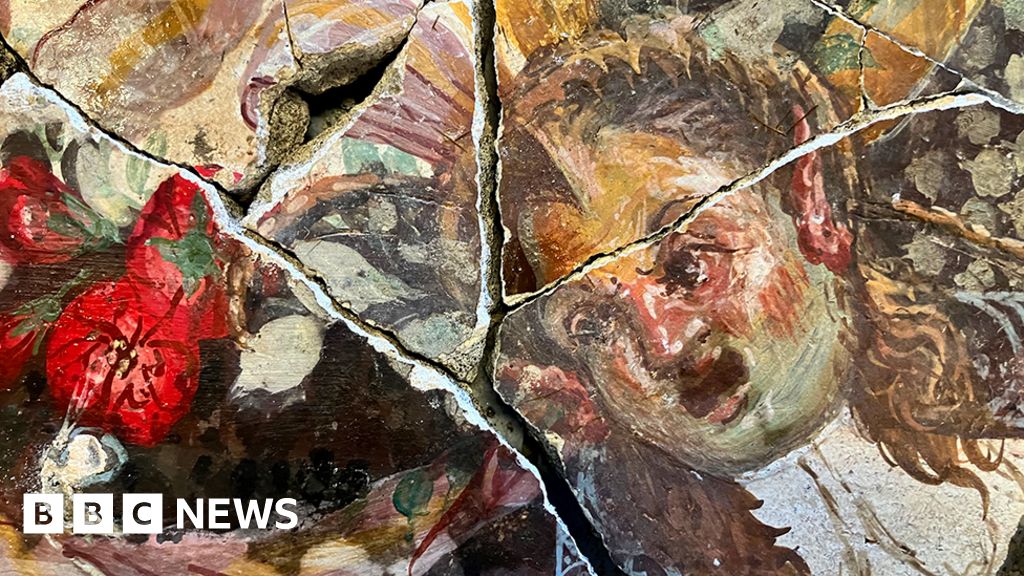 Discovery of Fresco Paintings at Pompeii