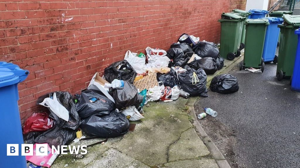 Coronavirus: Fly-tipping rise calls to open plea tips