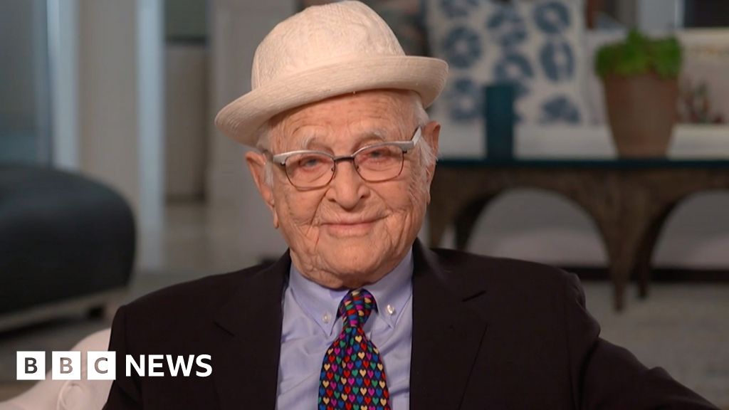 Norman Lear: Scenarzysta i producent serialu komediowego umiera w wieku 101 lat