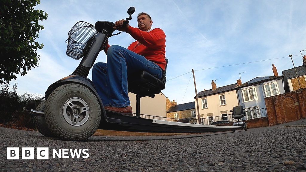 World's longest mobility scooter record bid by Oxfordshire man BBC News