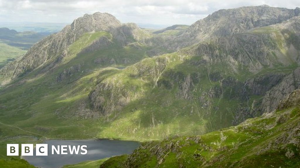 Snowdonia: Walker found dead after mountain fall