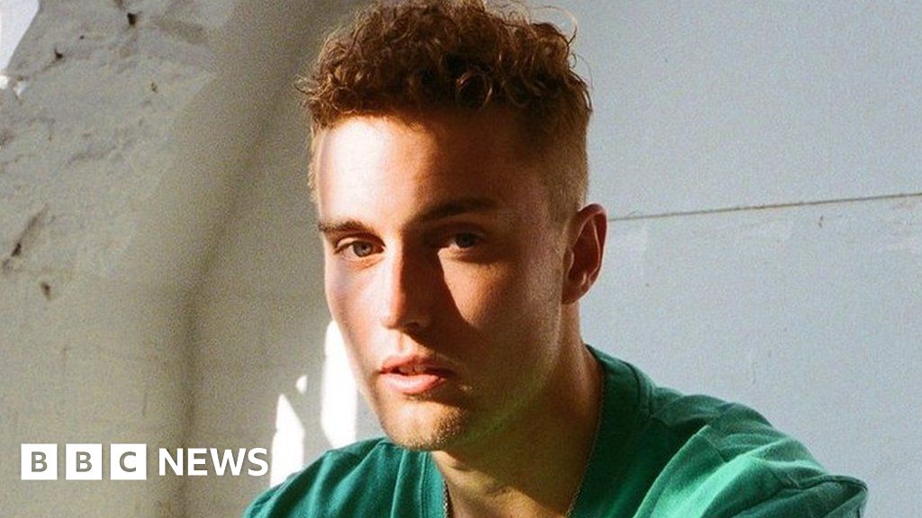 Sam Fender says he considered dealing drugs, before music offered a way out