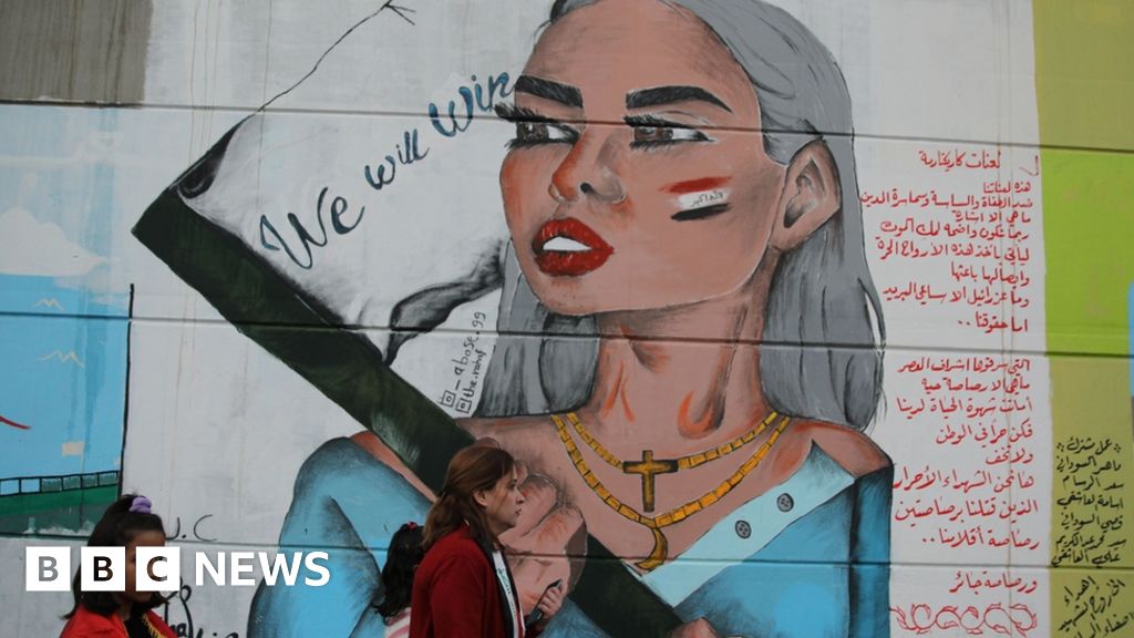 In pictures: Women rise up on Baghdad's walls