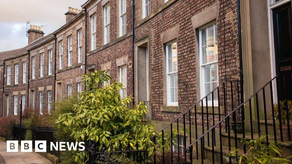 UK house price growth easing, says the Halifax - BBC News