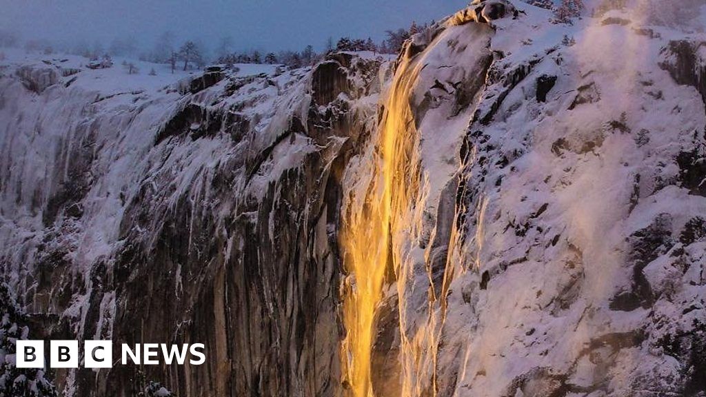 'Firefall' in Yosemite National Park stuns visitors