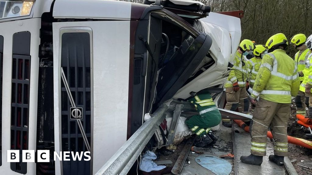 Overturned Lorry Closed M4 Junction Near Swindon Bbc News