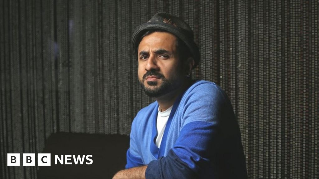 Comedian Vir Das Causes A Stir With Two Indias Monologue Bbc News