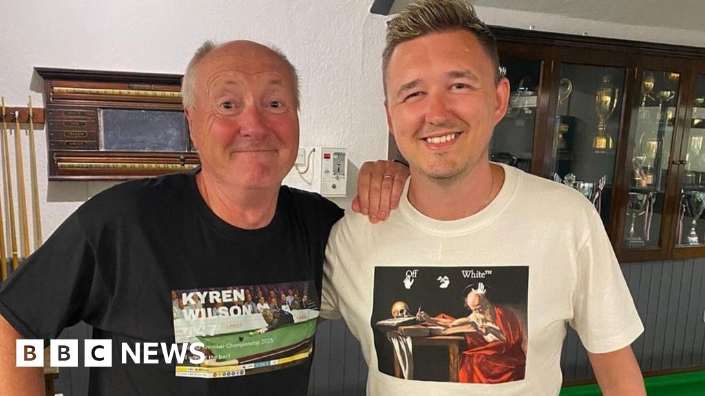 Snooker star Kyren Wilson gives fan T-shirt after missing 147